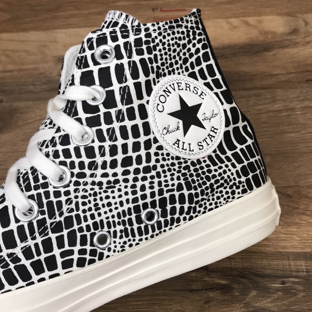 CONVERSE CTAS HIGH TOP BRAND NEW size junior 4 = size 6 women's.size5=size 7wome - Picture 13 of 15